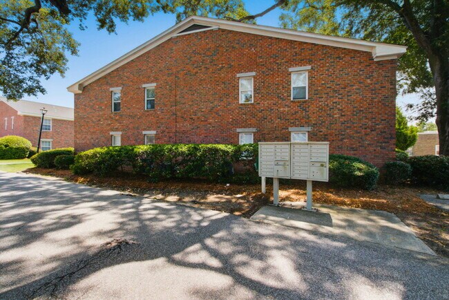 Building Photo - 1240 Fairmont Ave