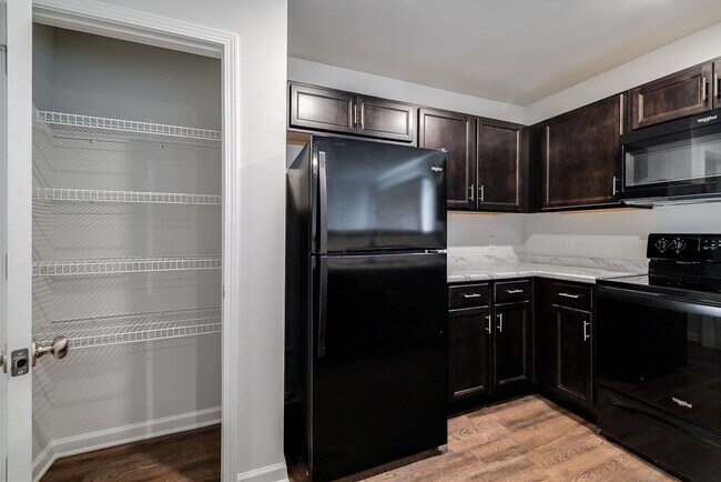 Building Photo - 3 Bed 2.5 Bath Townhome in Lakeshore — Built in 2023!