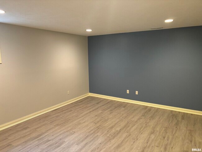 Building Photo - 2315 W Paddington Ct