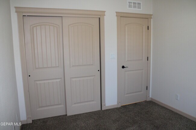 Building Photo - 3060 Cascade Point