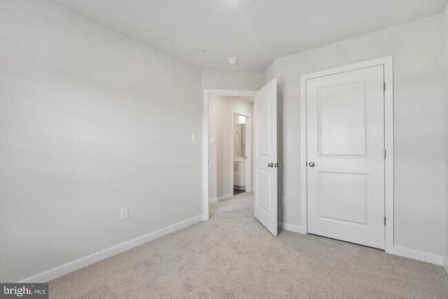 Building Photo - 16502 Green Glade Dr