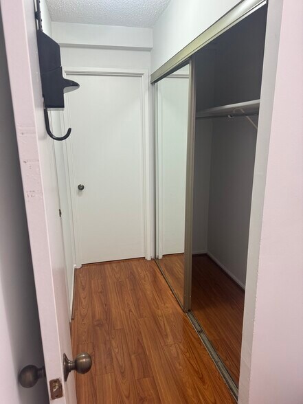 Building Photo - 1600 N Oak St