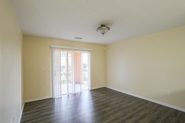 Building Photo - 5451 Vineland Rd
