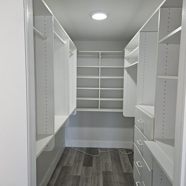 Building Photo - 4164 Inverrary Dr