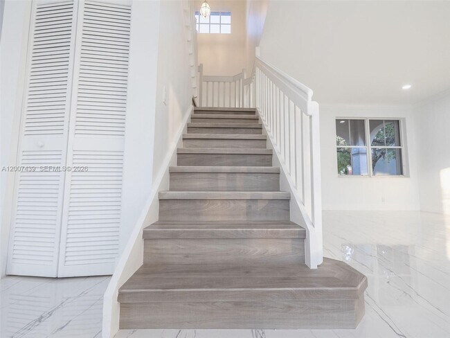 Building Photo - 801 Tanglewood Cir