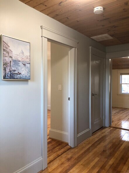 Building Photo - 61 Hadwen Rd