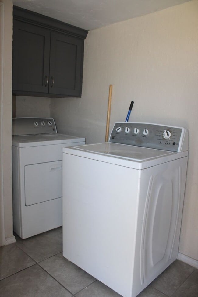 Building Photo - HOLIDAY SPECIAL-One Month FREE with 12 Month Lease!