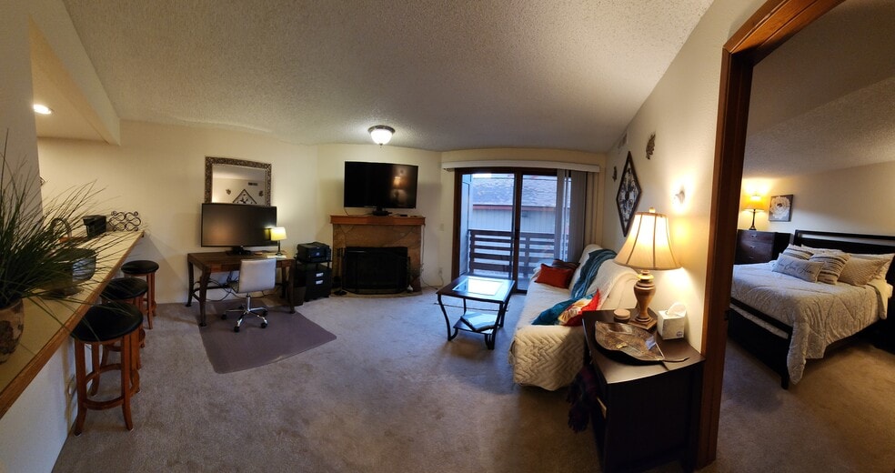 Building Photo - 9645 Independence Dr