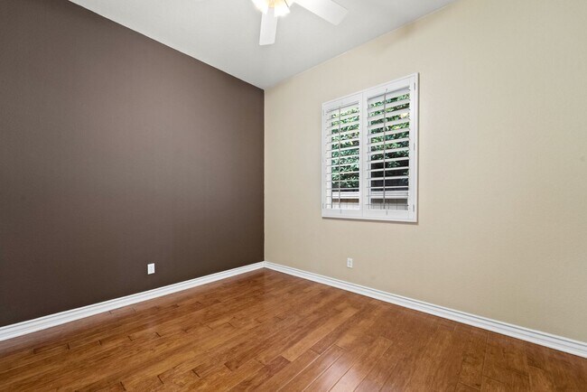 Building Photo - Beautiful & Spacious Single Level Eastlake...