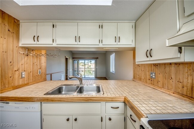 Building Photo - 4616 SE 6th Ave