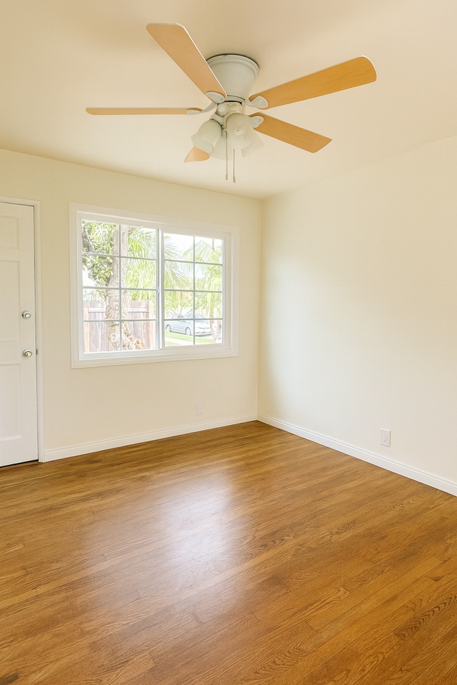 Building Photo - East Long Beach Home Available Now!!