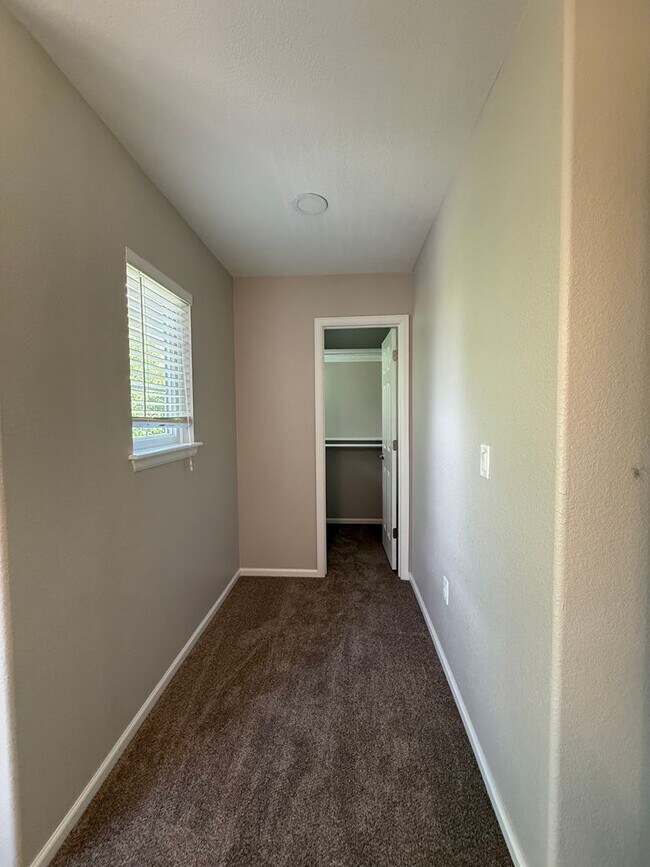 Building Photo - Your Colorado Oasis Awaits! 4 Bed, 3.5 Bath Home with Modern Amenities next to open space