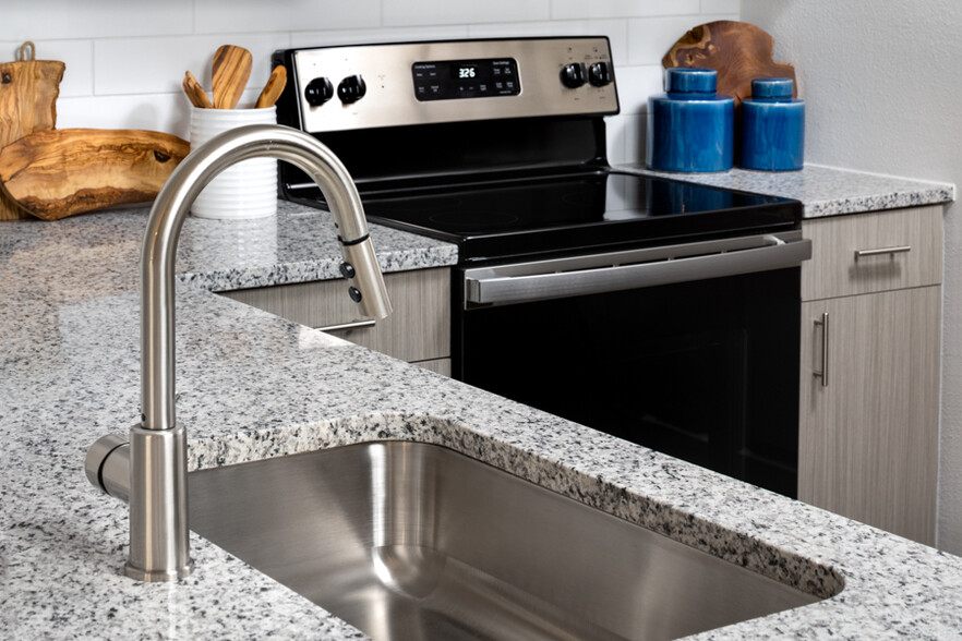 Granite countertops in kitchens and bathrooms - Montelena Apartments