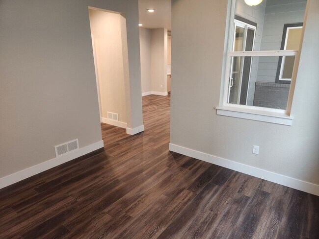 Building Photo - Newer single family home in Painted Prairie.