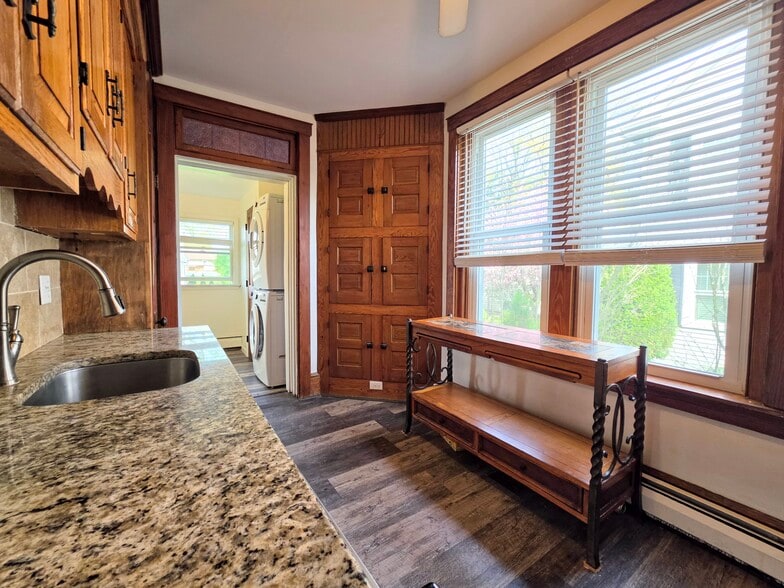 Building Photo - 712 S Broad St