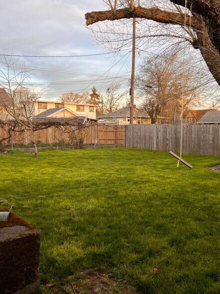 Building Photo - 1225 sw vine st