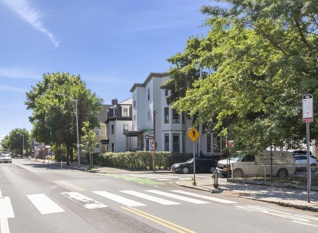 Building Photo - 1560 Cambridge St
