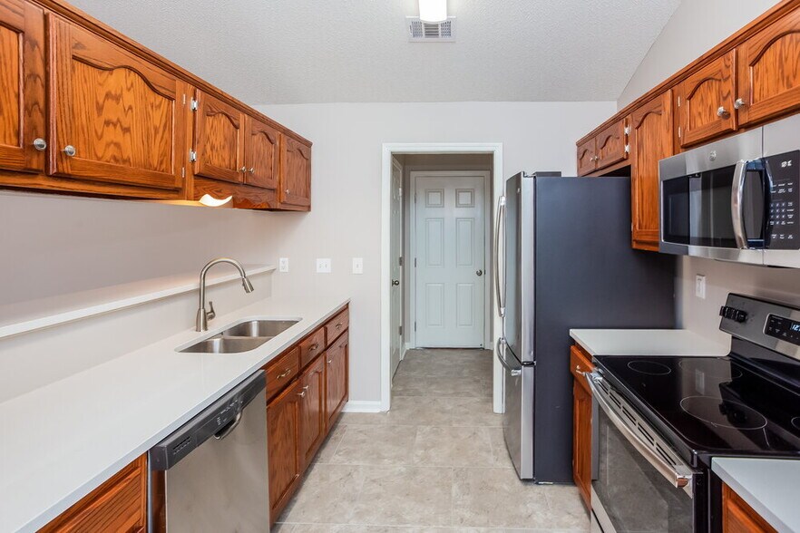 Building Photo - 1720 Cherry Creek Dr