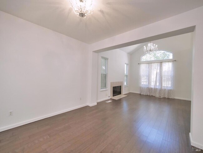 Building Photo - 3500 Crownridge Dr