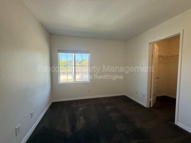 Building Photo - 238 E Pleasant Valley Rd