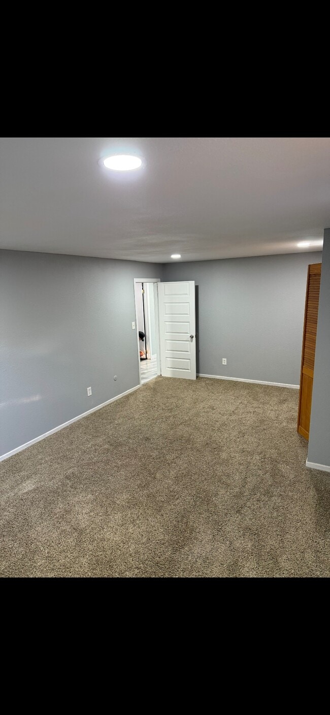 Building Photo - 11175 Dexter Dr