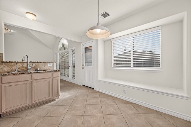 Building Photo - 3830 Flatwood Dr