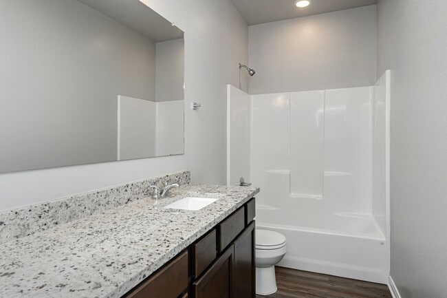 Building Photo - Impeccably Maintained Townhome in Brenham!