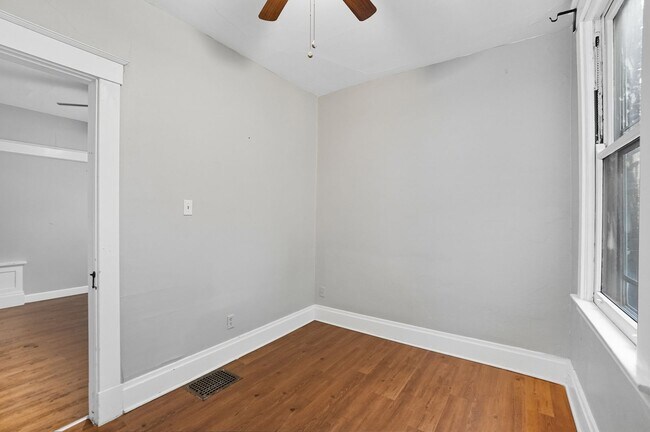 Building Photo - Emming Duplex