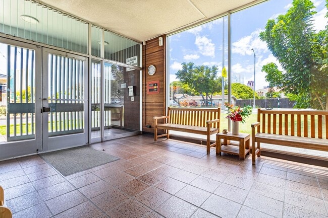 Building Photo - Cute and Newly Upgraded 1/1/1 near Ala Moana