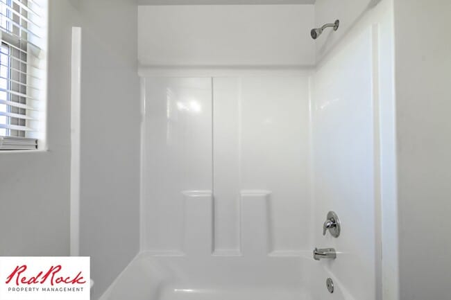 Building Photo - End Unit Fossil Hills Townhome with 3 Beds and 2.5 Baths