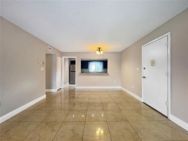 Building Photo - 626 Orange Dr