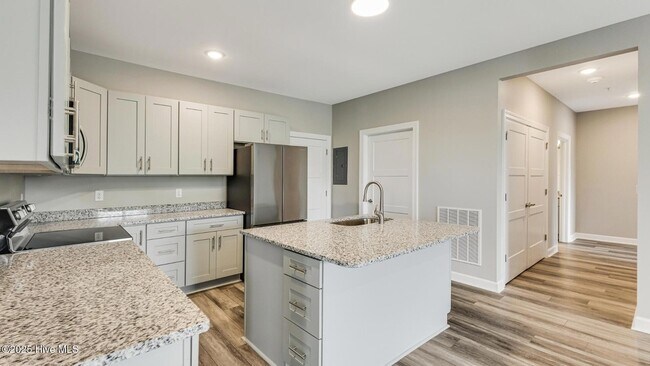 Building Photo - 2272 Dolphin Shores Dr SW