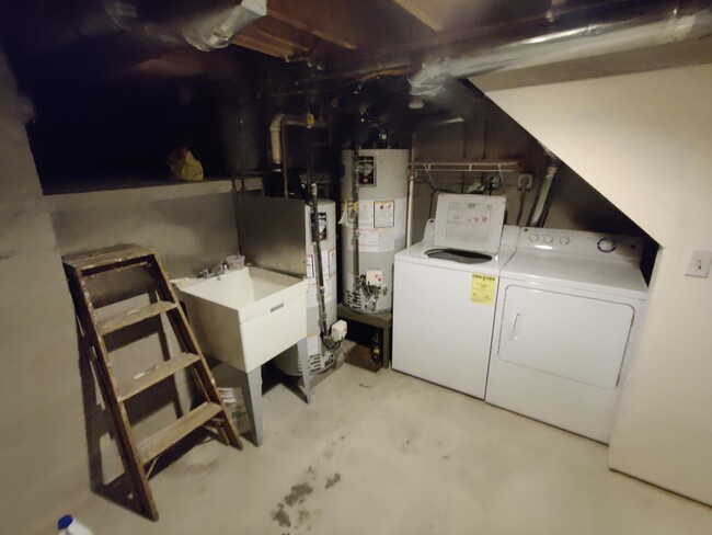 Basement - washer and dryer - 1229 Wood St