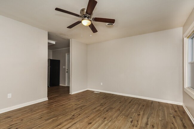 Building Photo - 2221 Cadie Ave