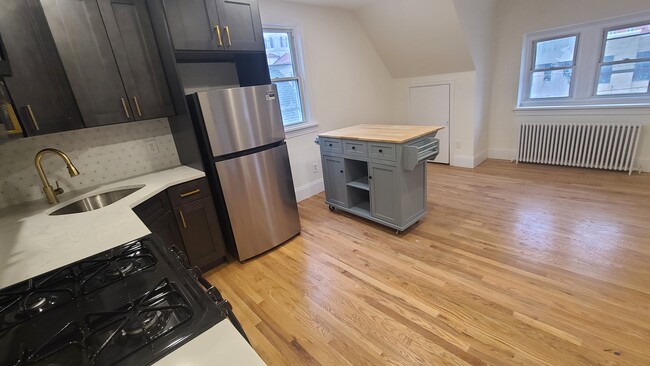 Building Photo - 35 Pangborn Pl