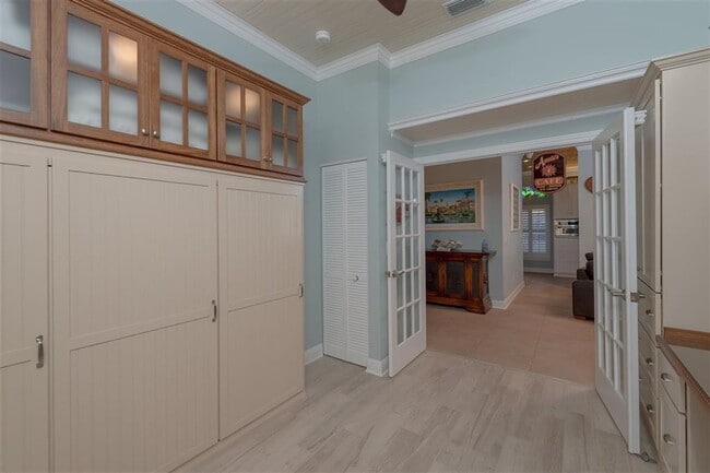 Building Photo - 208 Somerset Ct