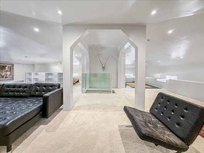 Building Photo - Historic, Character-Rich House - 3 Bed, 3 Bath (2 Full, 2 Half)