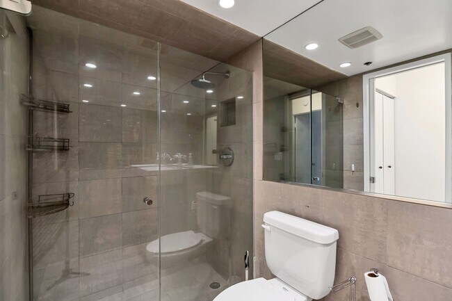 Building Photo - Luxurious 1 Bed 1 Bath Condo In Vibrant Belvedere