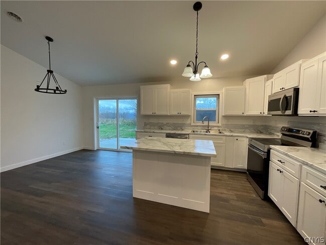 Building Photo - 32183 US-20