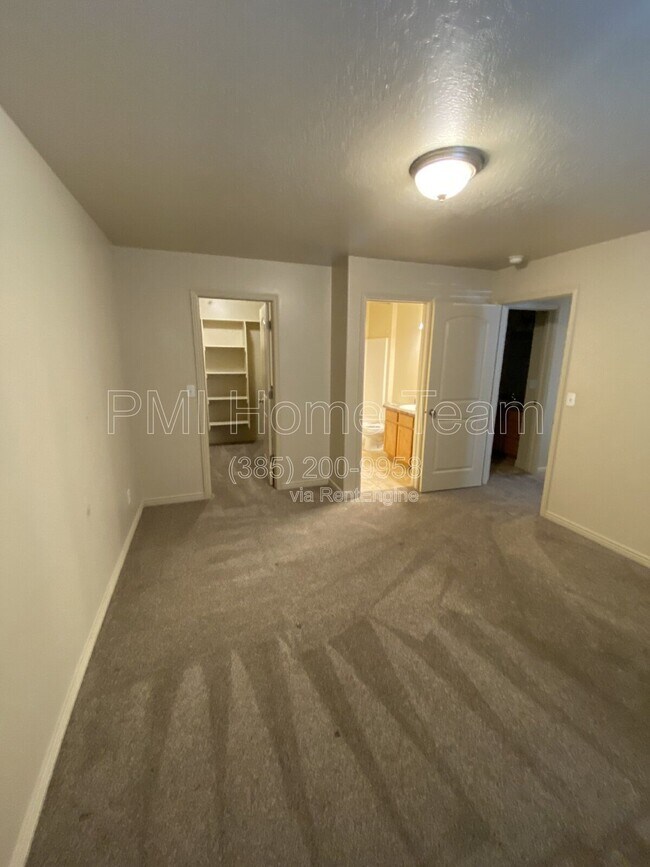 Building Photo - 2510 Charleston Ave