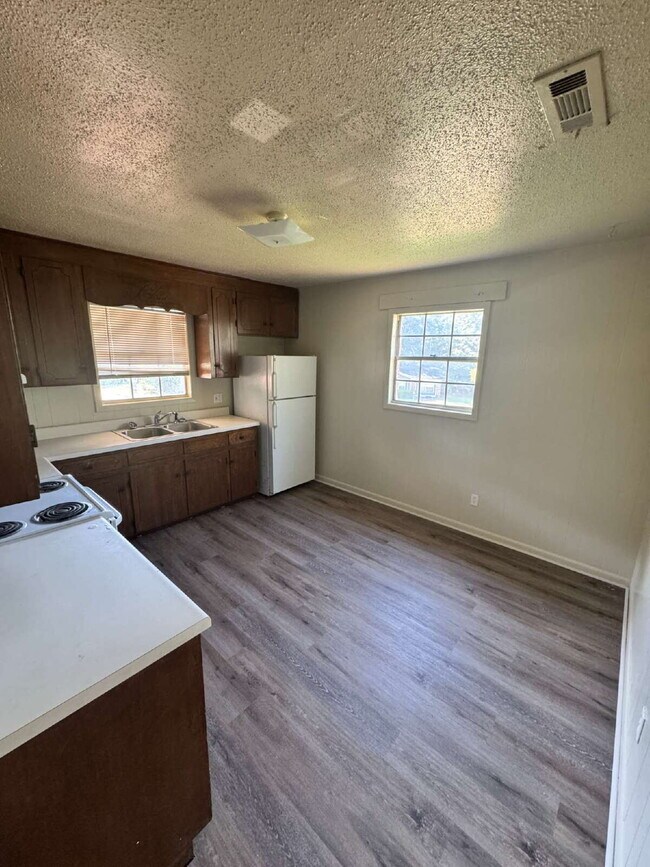 Building Photo - 205 Daniels St. -Midland City, AL 36350 Apartment