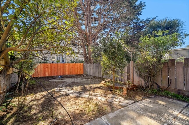 Building Photo - 1241 Fulton St