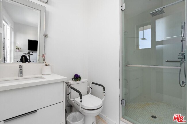 Building Photo - 28405 Via Acero