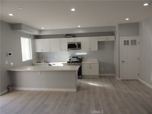 Building Photo - 22735 Del Valle St