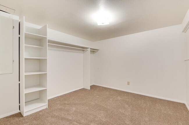 Building Photo - 16176 E Bates Dr