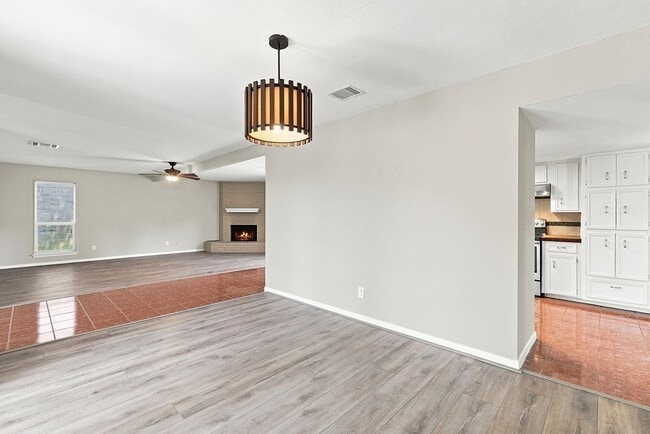 Building Photo - 15706 Cavendish Dr