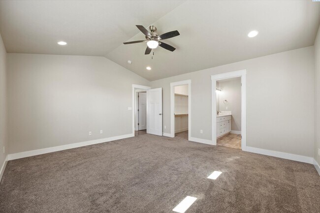 Building Photo - 4 BED HOME FOR RENT IN BENTON CITY MOVE-IN...