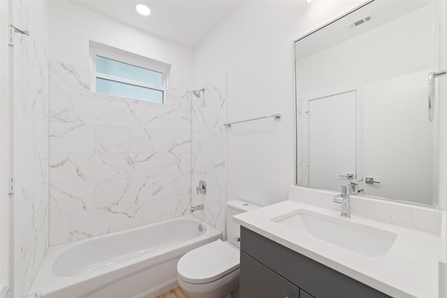 Building Photo - 2107 Holman St