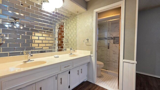 Building Photo - 8604 Jordan Dr