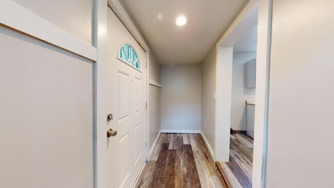 Building Photo - Old Brooklyn - 3 Bedroom Single Family Home